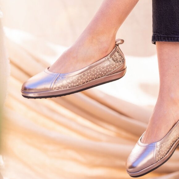 NEW L'AMOUR DES PIEDS Leather Zaliyah Comfort Flats Taupe for women 252